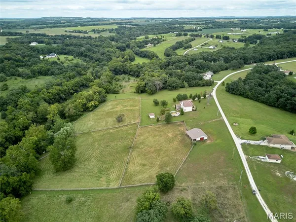 $629,900 | 51 Fox Hollow Lane, Eolia, MO 63344
