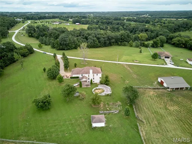 $629,900 | 51 Fox Hollow Lane, Eolia, MO 63344