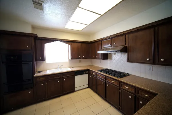 $2,100 | 12510 Bexley Drive, Houston, TX 77099