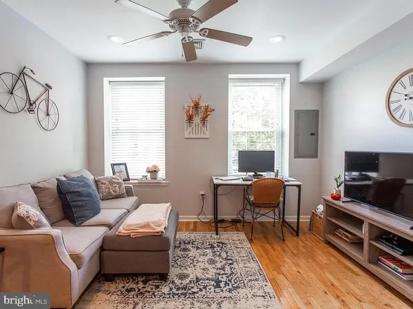 $1,800 | 216-18 Market Street, Unit 3, Philadelphia, PA 19106