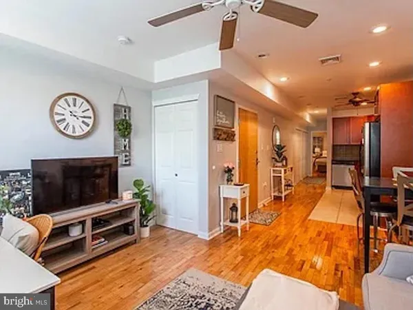 $1,800 | 216-18 Market Street, Unit 3, Philadelphia, PA 19106