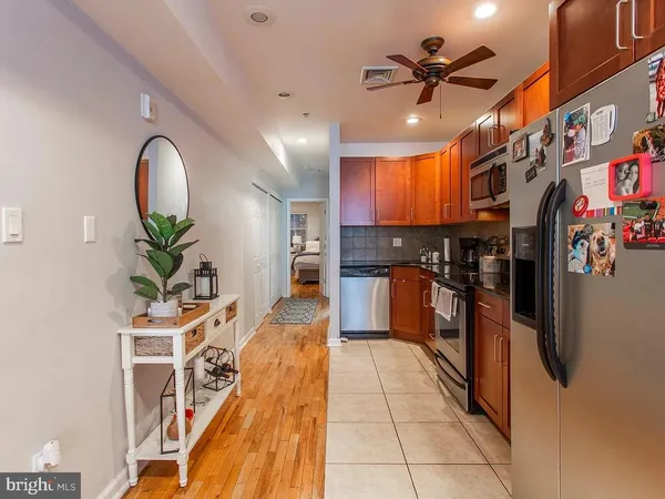 $1,800 | 216-18 Market Street, Unit 3, Philadelphia, PA 19106