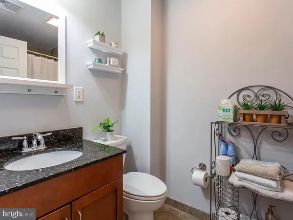 $1,800 | 216-18 Market Street, Unit 3, Philadelphia, PA 19106