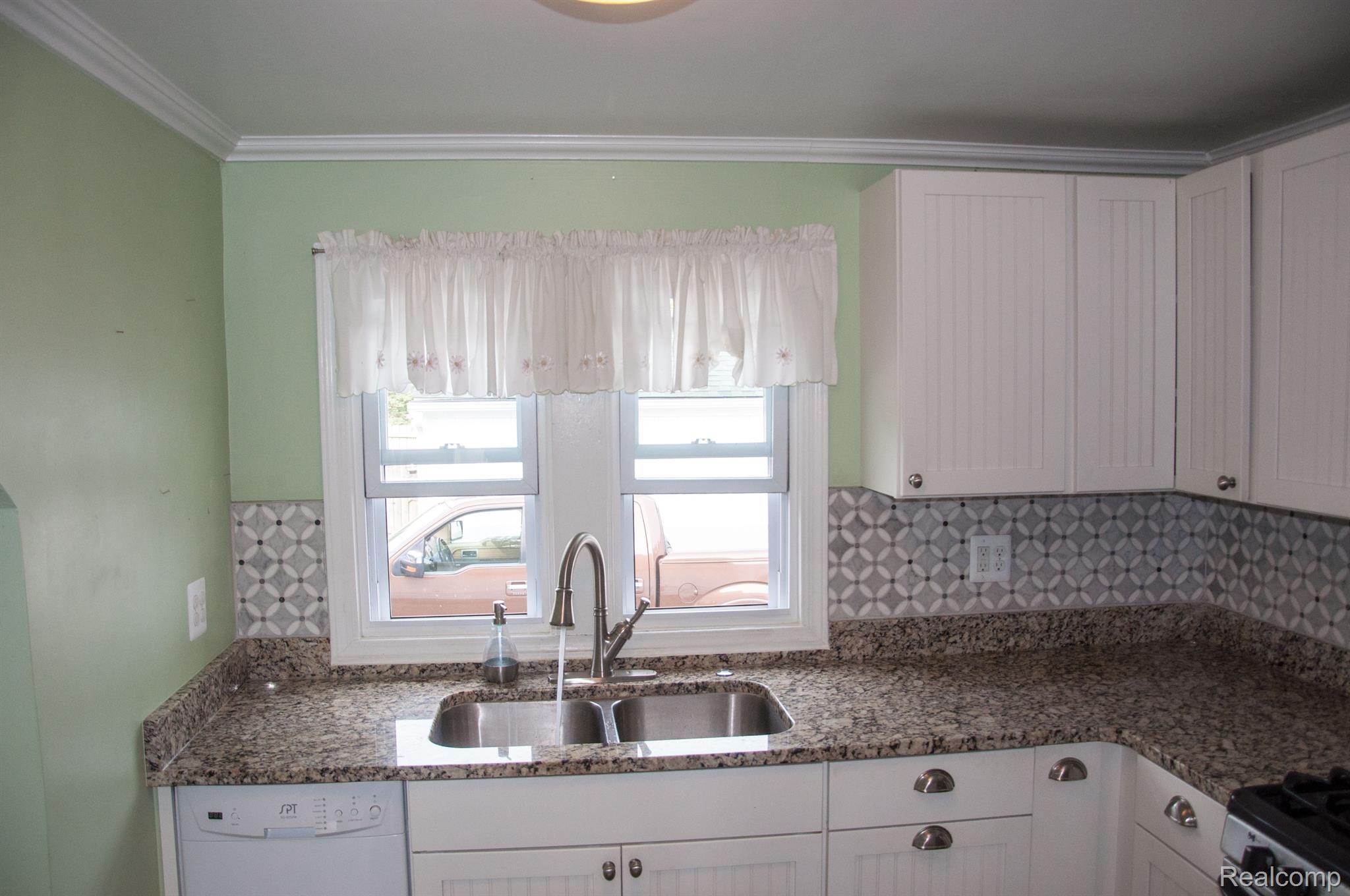 1235 Harding Avenue Rochester, MI 48307 - Photo 13 of 81 Gallery Image 13