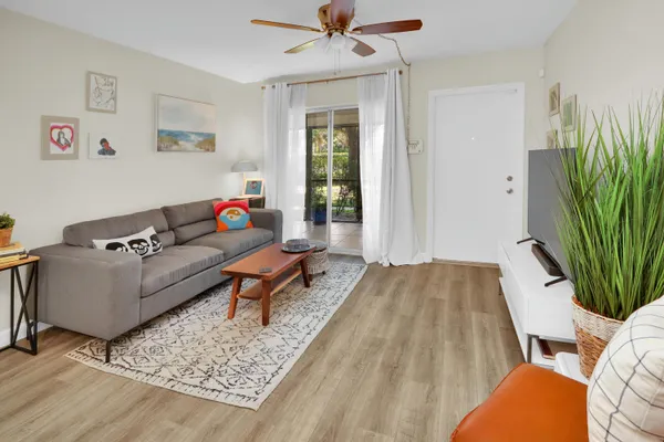 $2,200 | 6392 Chasewood Drive, Unit D, Jupiter, FL 33458