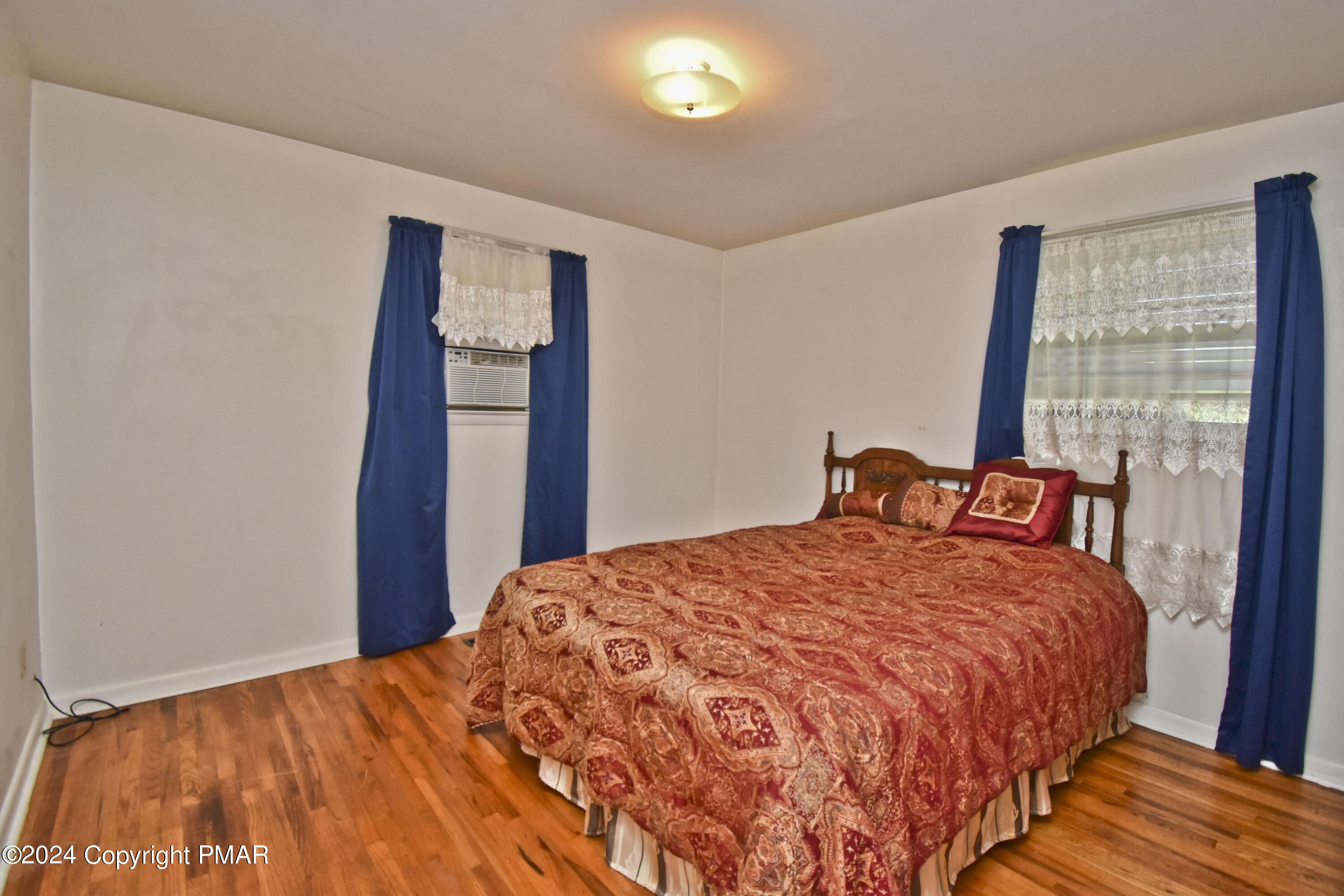 115 Hemlock Road Stroudsburg, PA 18360 - Photo 11 of 44 5 1st Bed (1)