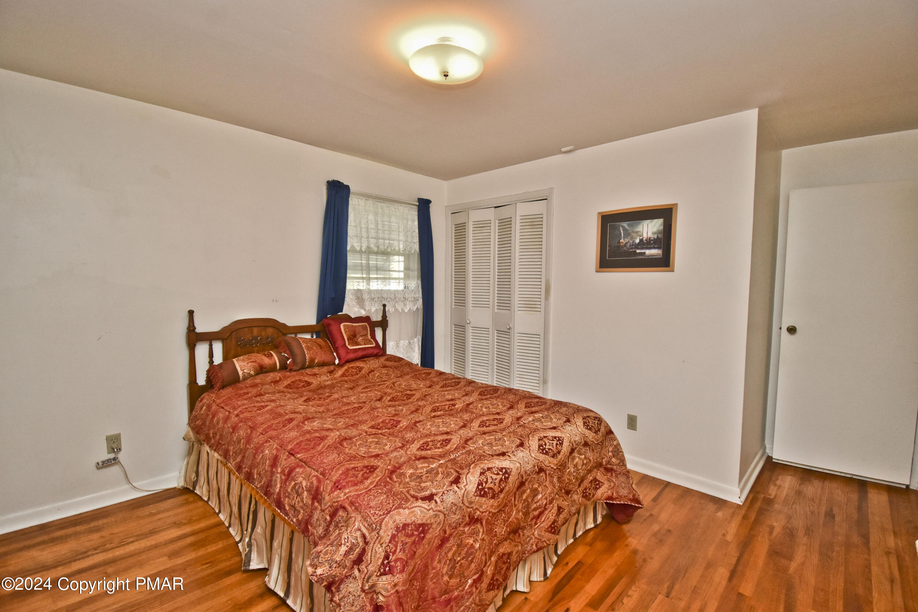 115 Hemlock Road Stroudsburg, PA 18360 - Photo 12 of 44 5 1st Bed (2)