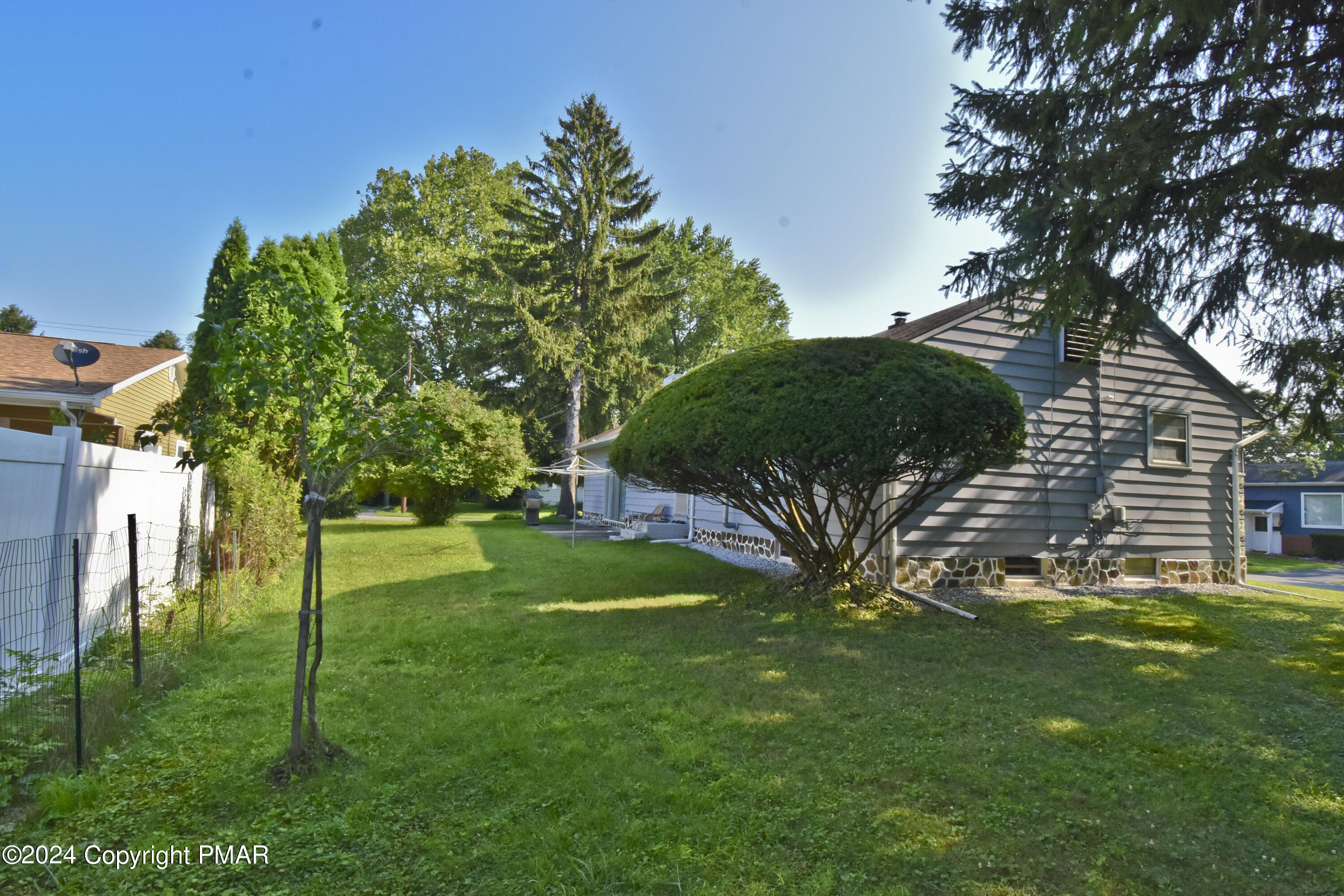 115 Hemlock Road Stroudsburg, PA 18360 - Photo 28 of 44 10 Back (2)