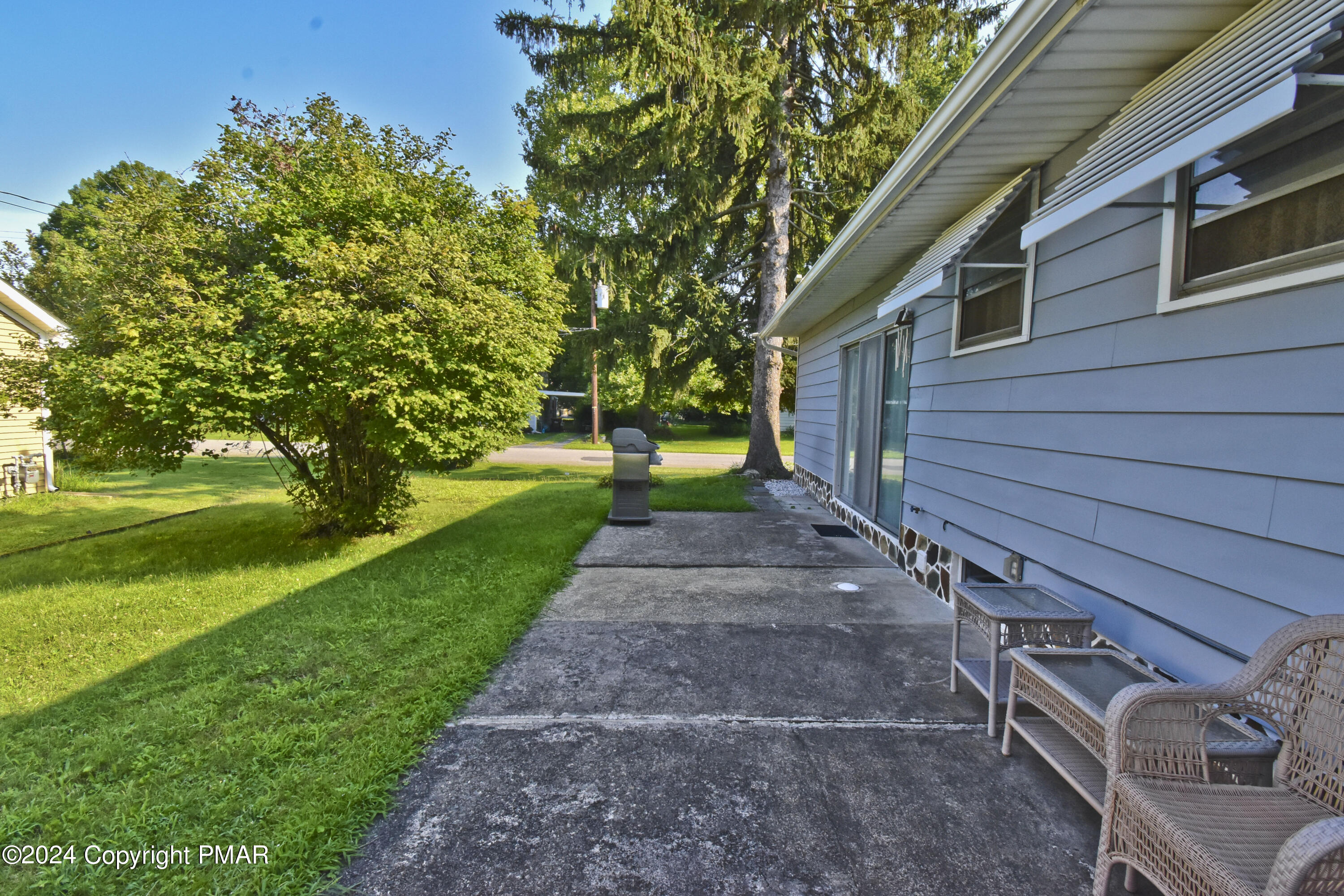 115 Hemlock Road Stroudsburg, PA 18360 - Photo 32 of 44 10 Back (4)