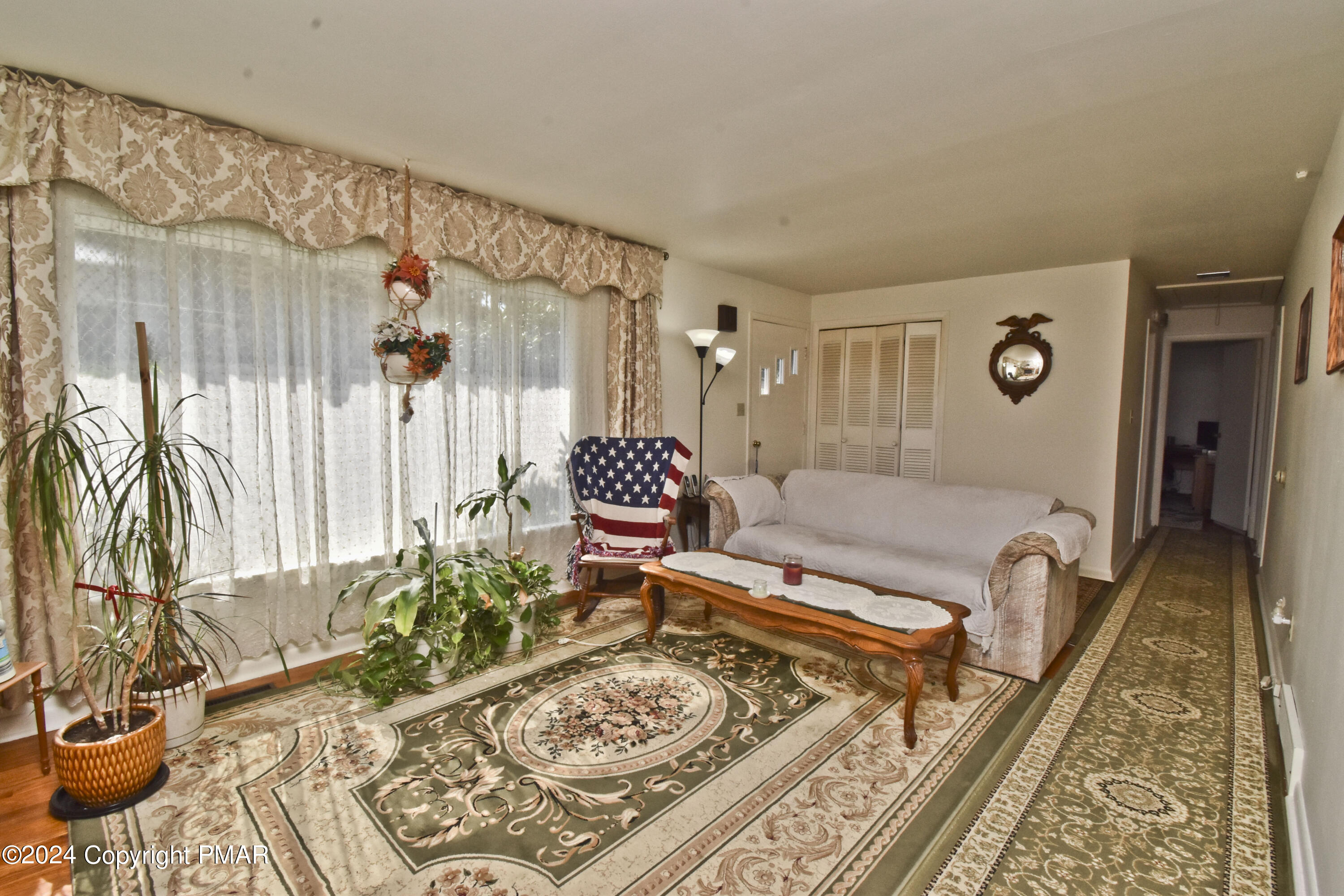 115 Hemlock Road Stroudsburg, PA 18360 - Photo 4 of 44 2 Living Room (3)