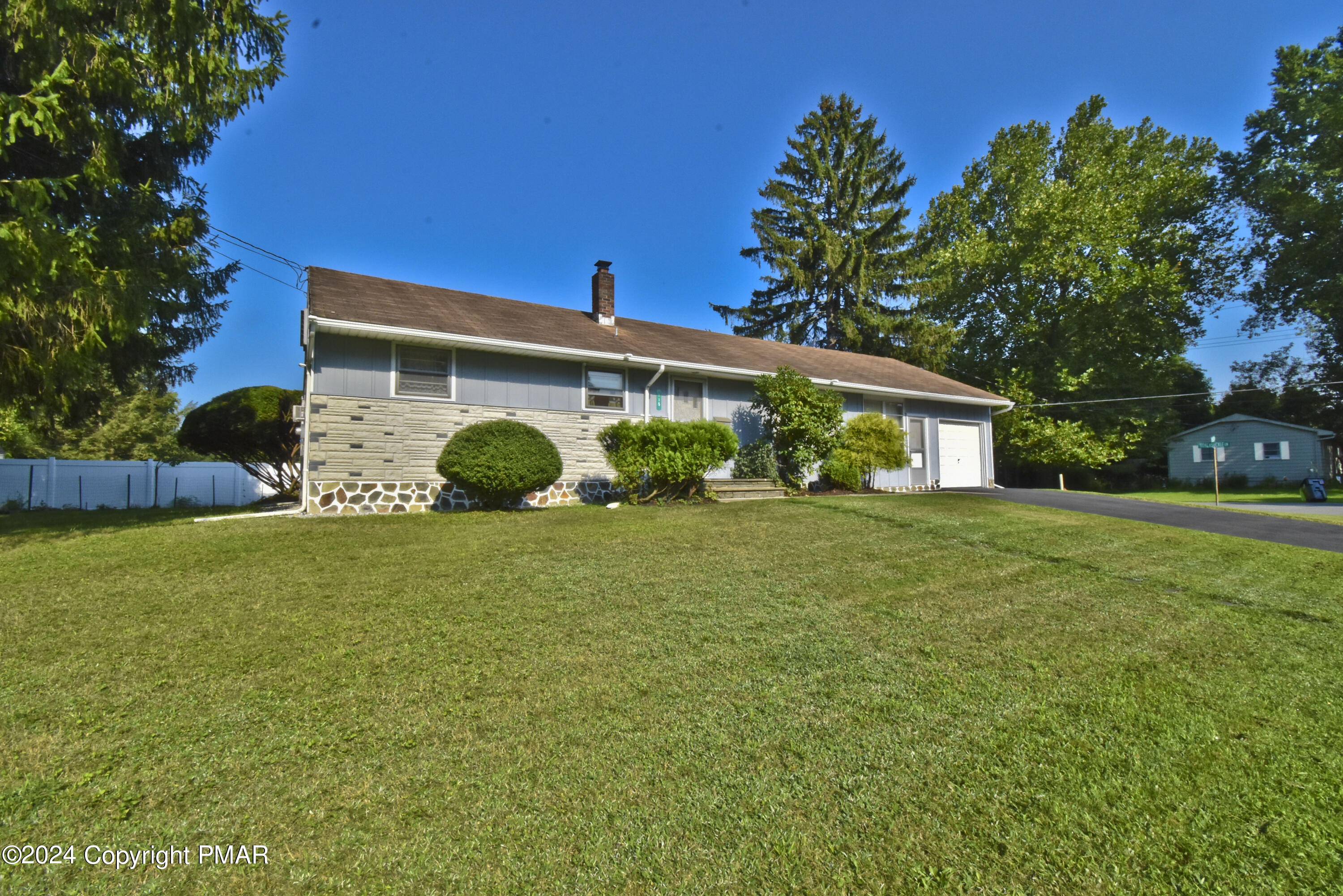 115 Hemlock Road Stroudsburg, PA 18360 - Photo 39 of 44 13 Exterior (3)