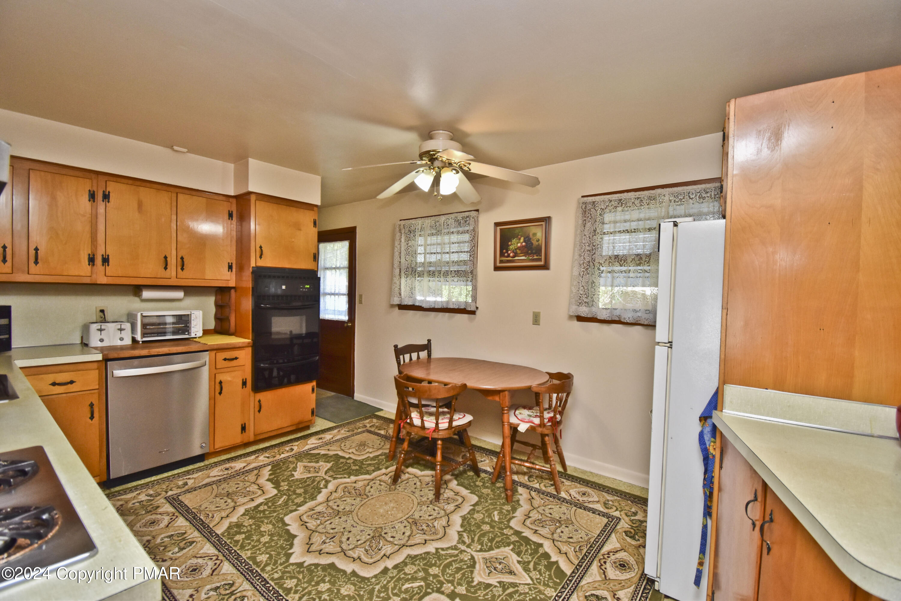 115 Hemlock Road Stroudsburg, PA 18360 - Photo 5 of 44 3 Kitchen (1)