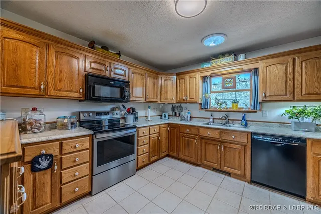 $315,000 | 23380 Redwing Lane, Lebanon, MO 65536