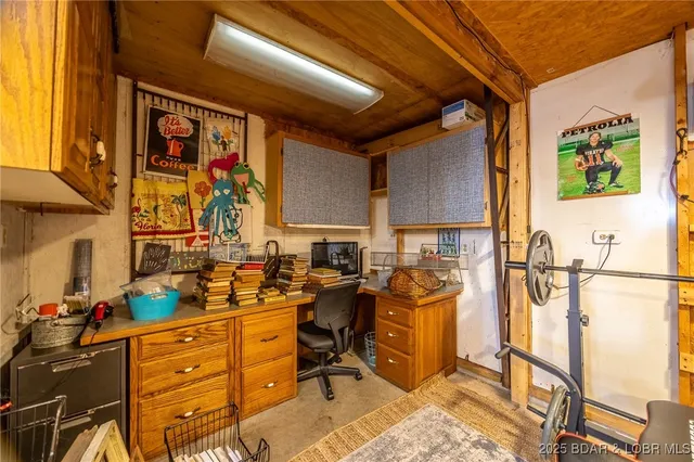 $315,000 | 23380 Redwing Lane, Lebanon, MO 65536