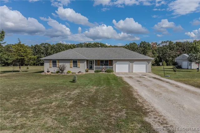 $315,000 | 23380 Redwing Lane, Lebanon, MO 65536