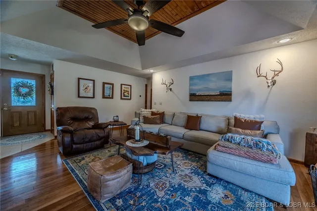 $315,000 | 23380 Redwing Lane, Lebanon, MO 65536