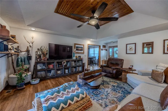 $315,000 | 23380 Redwing Lane, Lebanon, MO 65536