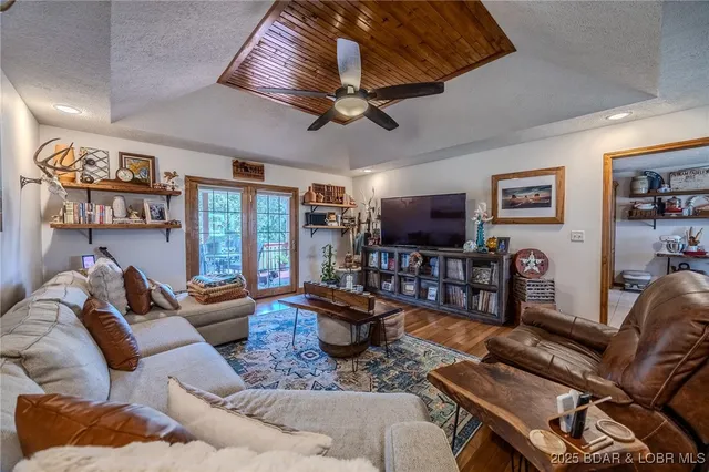 $315,000 | 23380 Redwing Lane, Lebanon, MO 65536