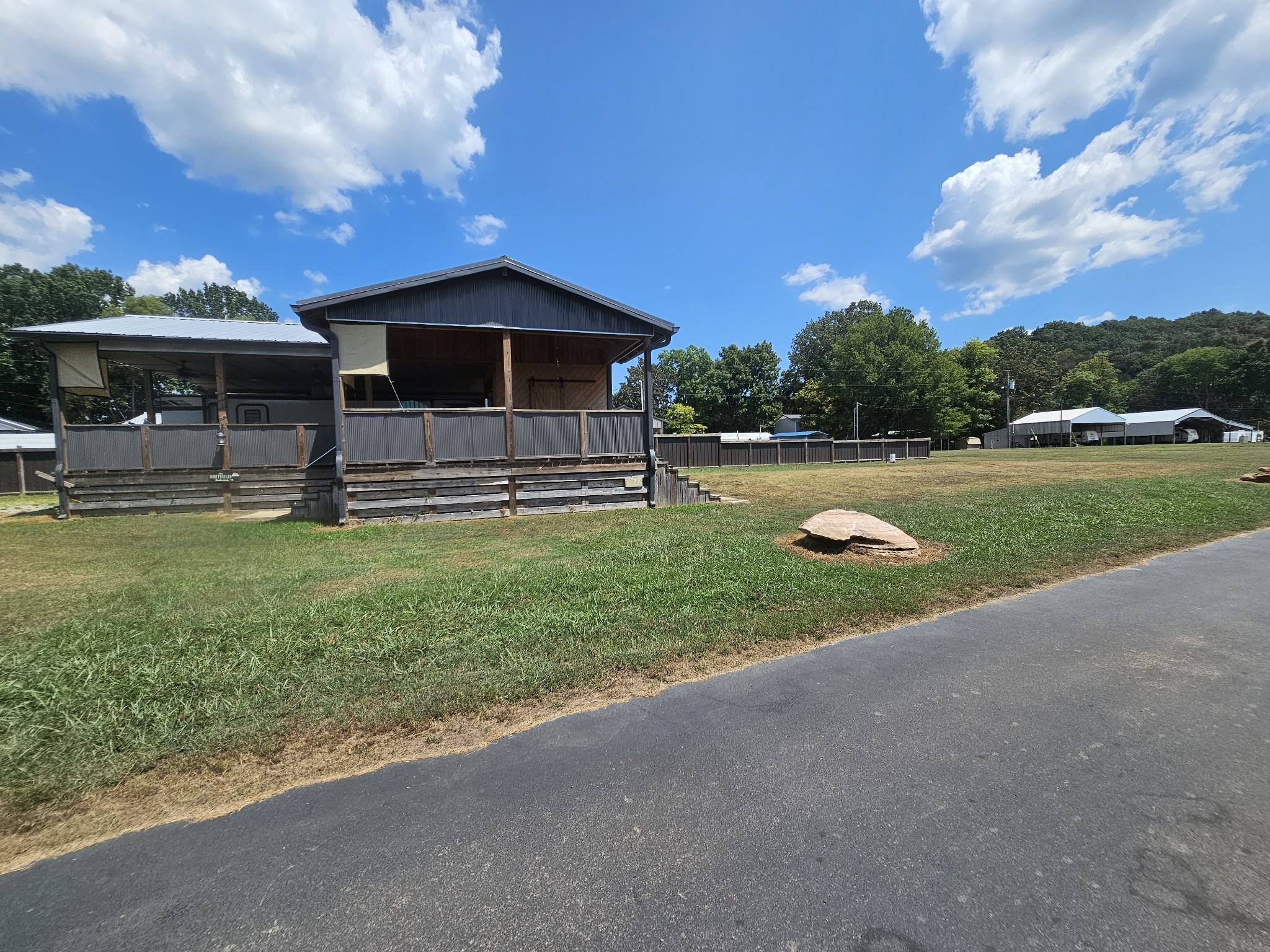 625 River Road Clifton, TN 38425 - Photo 5 of 71