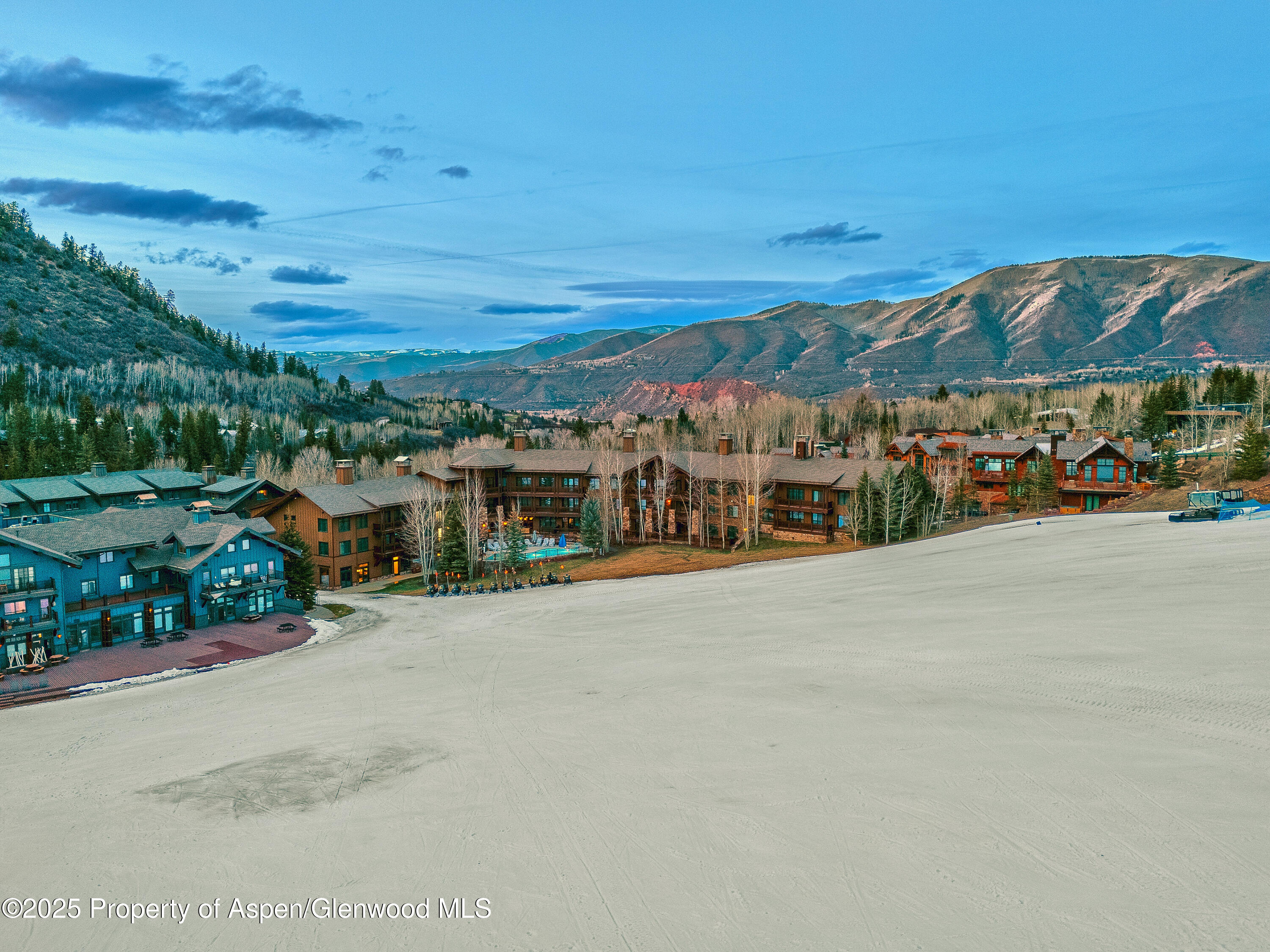 133 Prospector Road, Unit 2410 FW 3 26 33 & FLOAT Aspen, CO 81611 - Photo 3 of 12 a view of a city