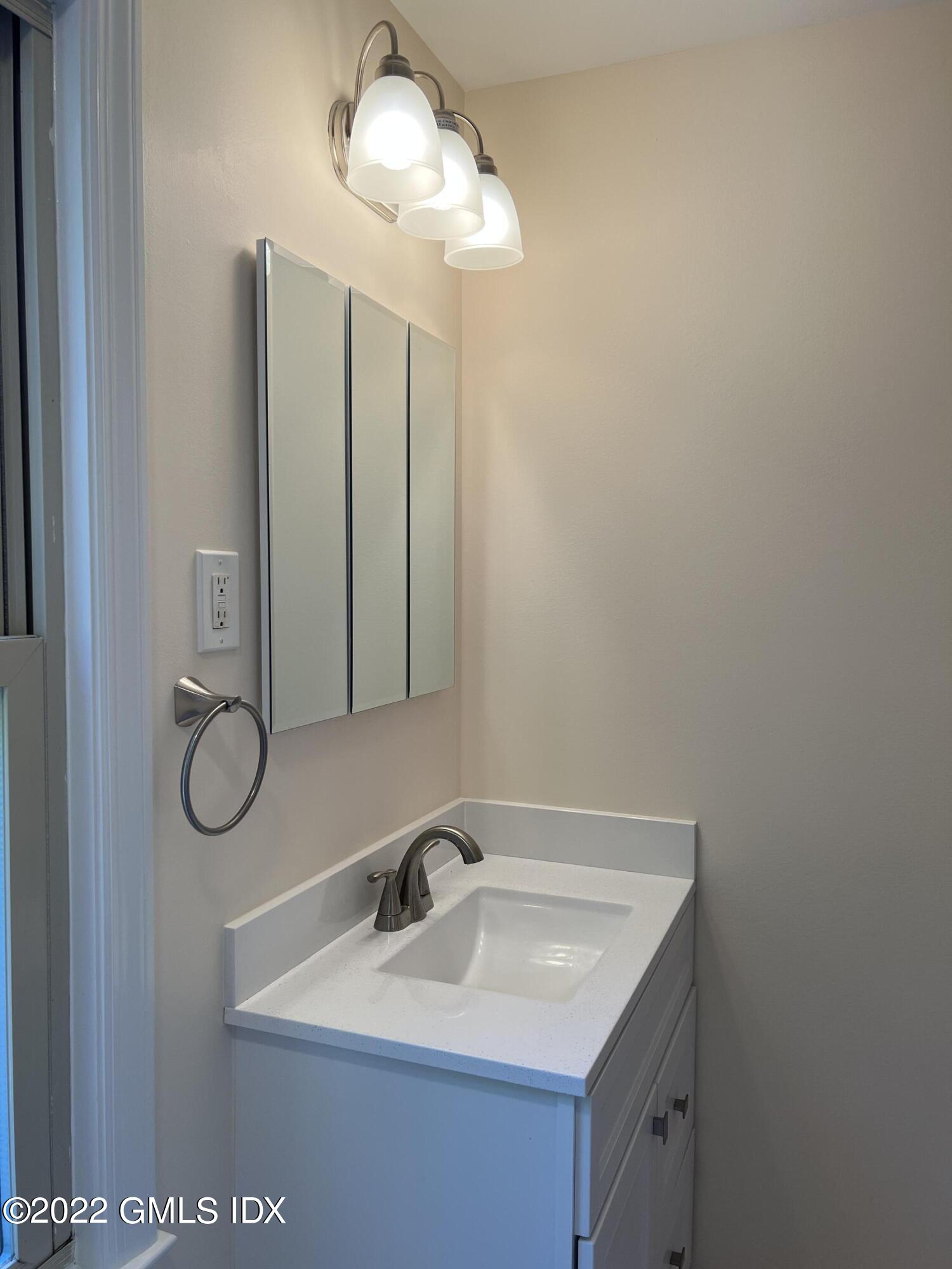 8 Smith Street, Unit 2 Greenwich, CT 06830 - Photo 16 of 19 IMG_0519