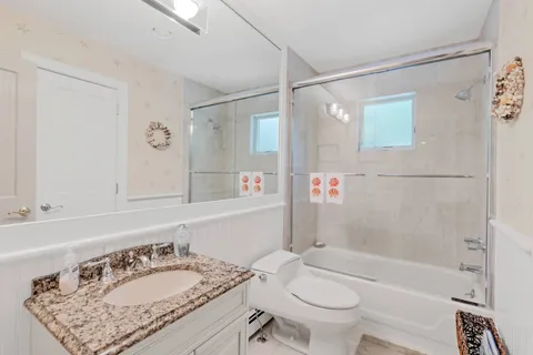 $2,495,000 | 4 Lakewood Lane, Quogue, NY 11959