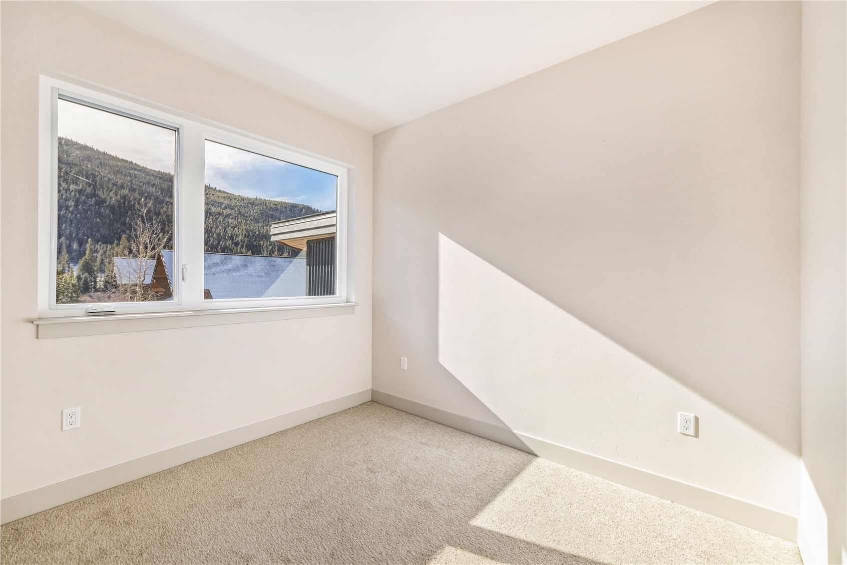 632 Montezuma Road, Unit C2 Keystone, CO 80435 - Photo 26 of 40 Guest bedroom