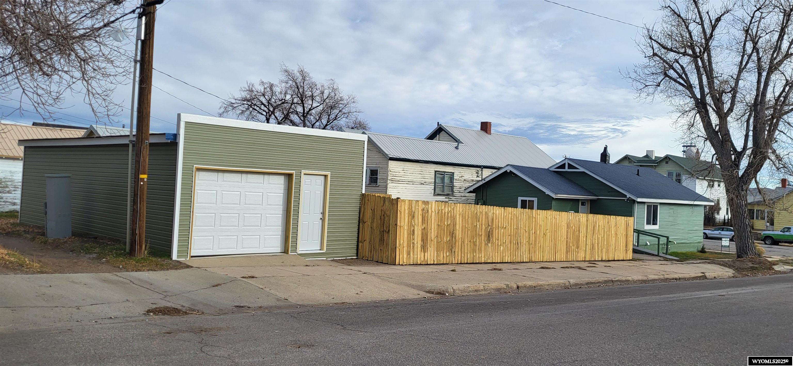 623 West Buffalo Street Rawlins, WY 82301 - Photo 3 of 36