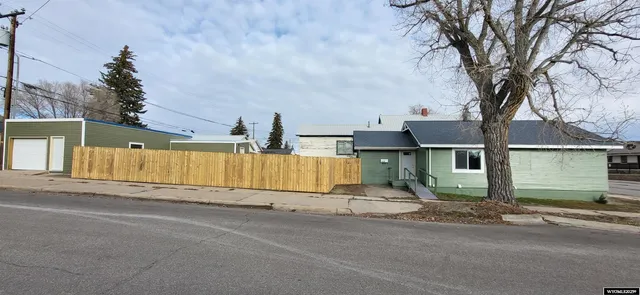 $235,000 | 623 West Buffalo Street, Rawlins, WY 82301