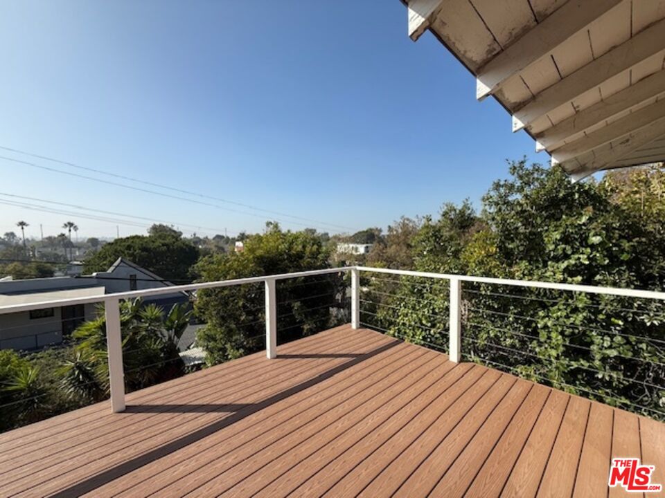 3237 Midvale Avenue Los Angeles, CA 90034 - Photo 11 of 20