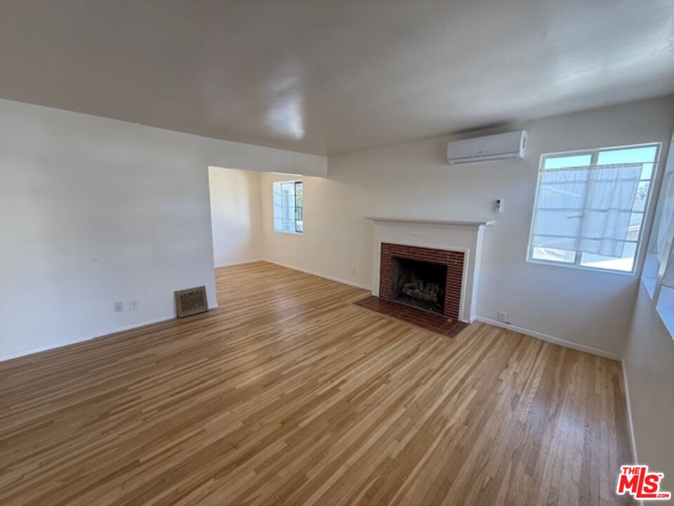 3237 Midvale Avenue Los Angeles, CA 90034 - Photo 2 of 20