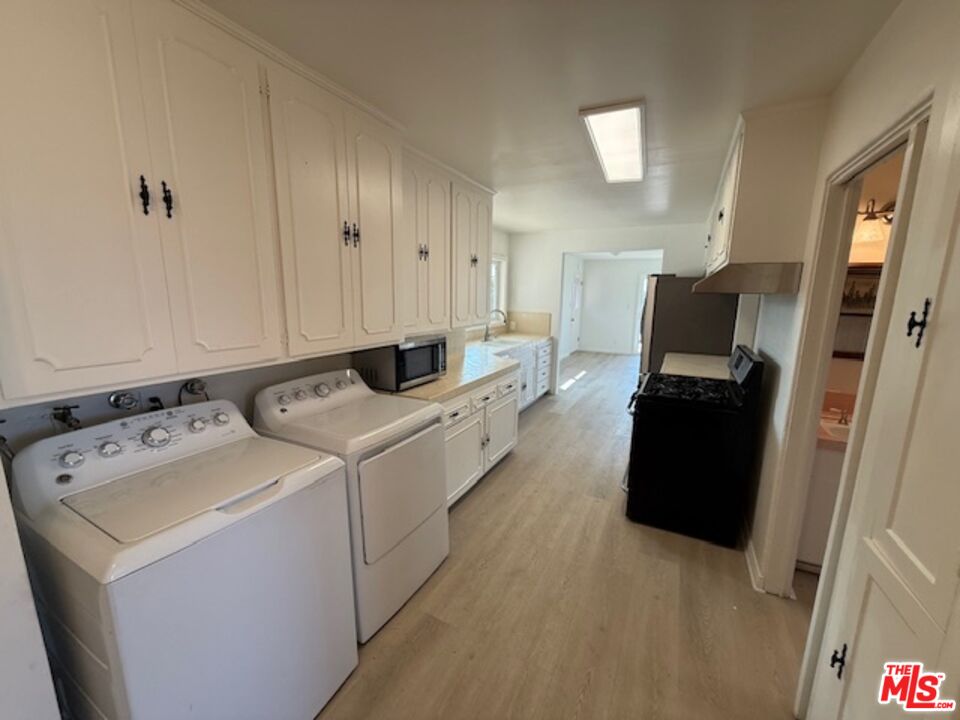 3237 Midvale Avenue Los Angeles, CA 90034 - Photo 4 of 20