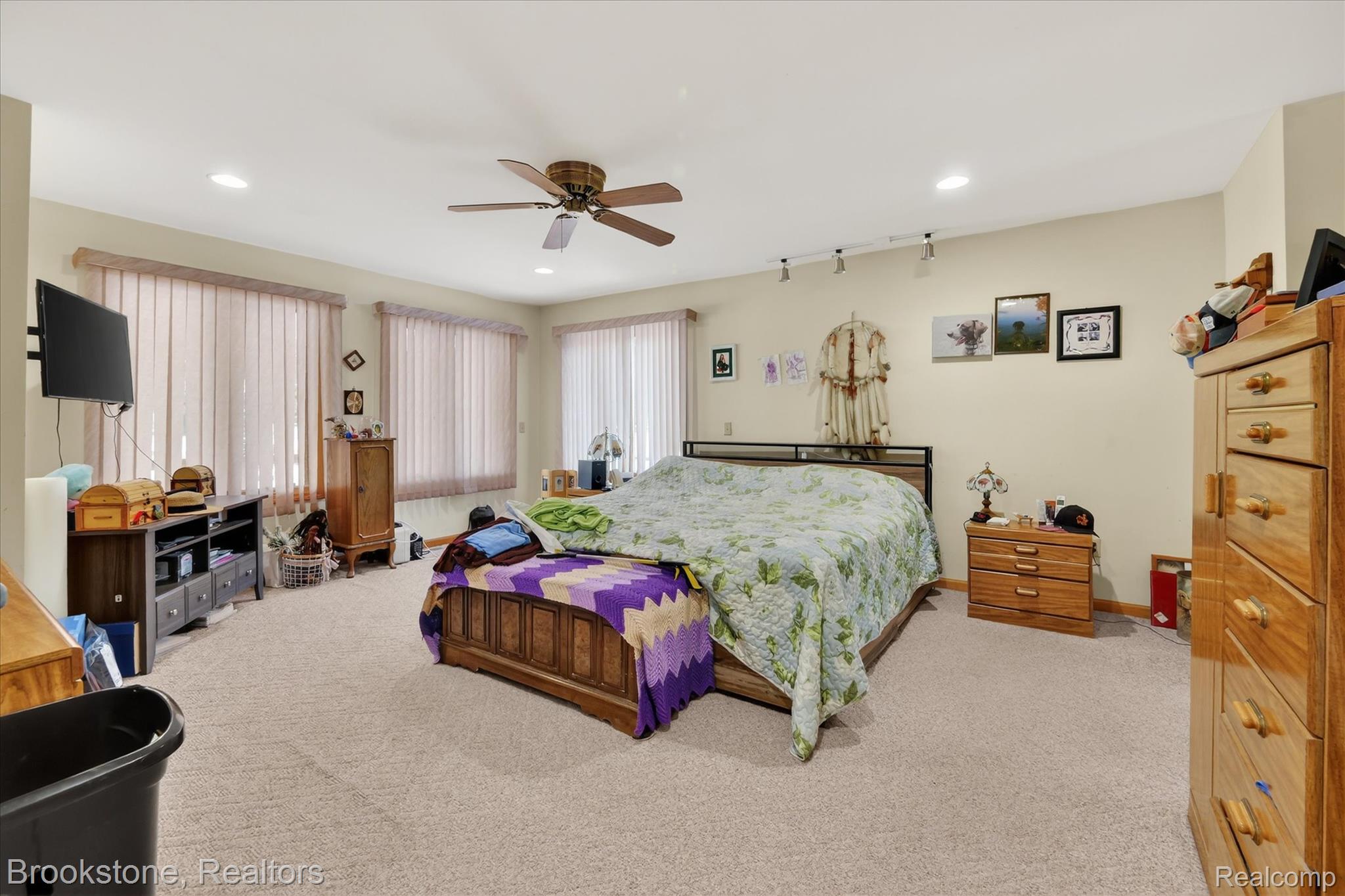 5163 Country Squire Road Dryden, MI 48428 - Photo 23 of 64 Bedroom featuring light colored carpet, ceiling fan, and recessed lighting