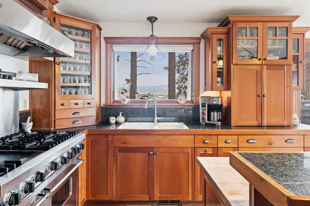 $899,000 | 12504 North Fairview Road, Mead, WA 99021