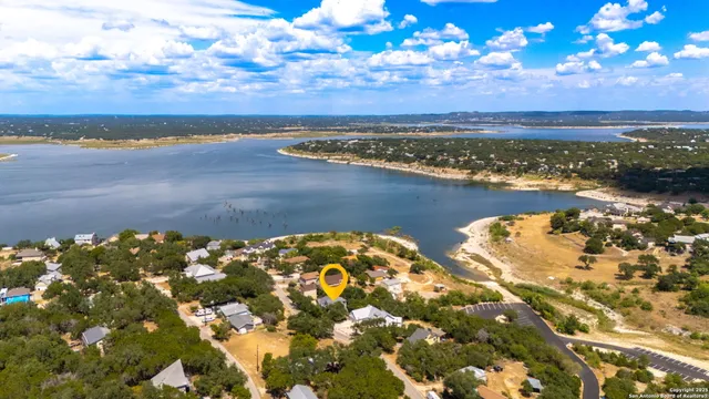 $649,900 | 1761 Lakeside Drive West, Canyon Lake, TX 78133