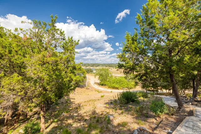 $649,900 | 1761 Lakeside Drive West, Canyon Lake, TX 78133