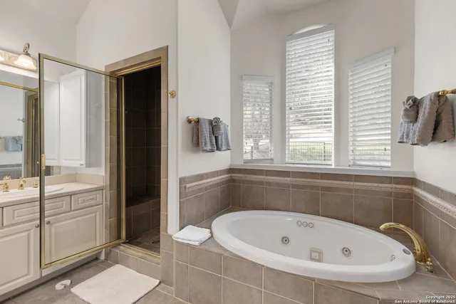 $649,900 | 1761 Lakeside Drive West, Canyon Lake, TX 78133