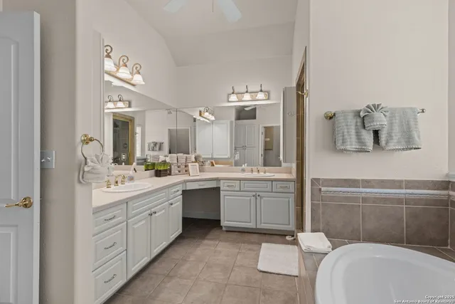 $649,900 | 1761 Lakeside Drive West, Canyon Lake, TX 78133