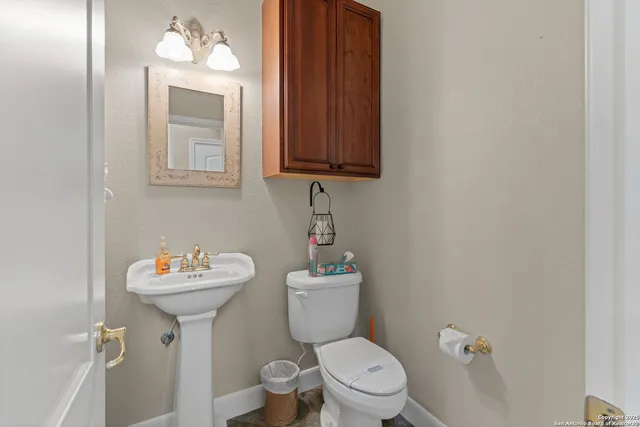 $649,900 | 1761 Lakeside Drive West, Canyon Lake, TX 78133