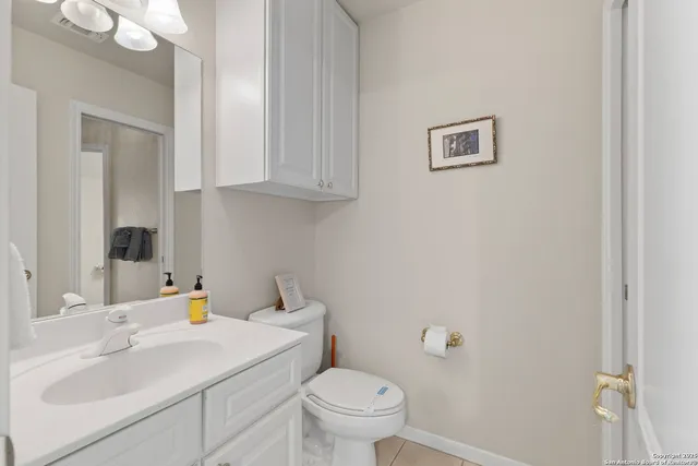 $649,900 | 1761 Lakeside Drive West, Canyon Lake, TX 78133