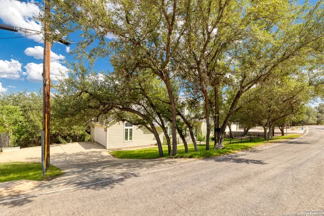 $649,900 | 1761 Lakeside Drive West, Canyon Lake, TX 78133