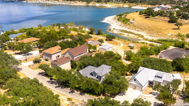 $649,900 | 1761 Lakeside Drive West, Canyon Lake, TX 78133