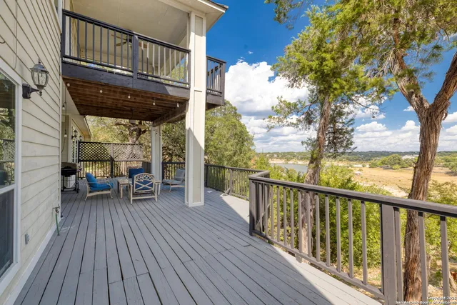 $649,900 | 1761 Lakeside Drive West, Canyon Lake, TX 78133