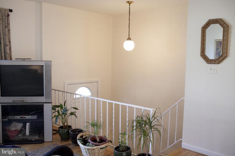 540 Manor Road Severna Park, MD 21146 - Photo 13 of 27 Living Room