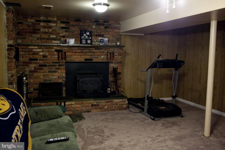 540 Manor Road Severna Park, MD 21146 - Photo 21 of 27 Family Room