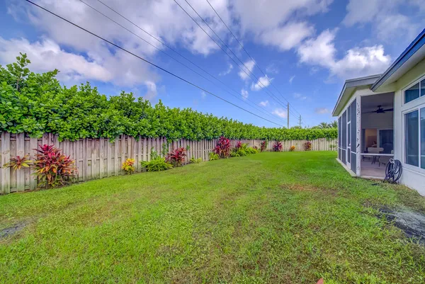 a view of a house with backyard and garden