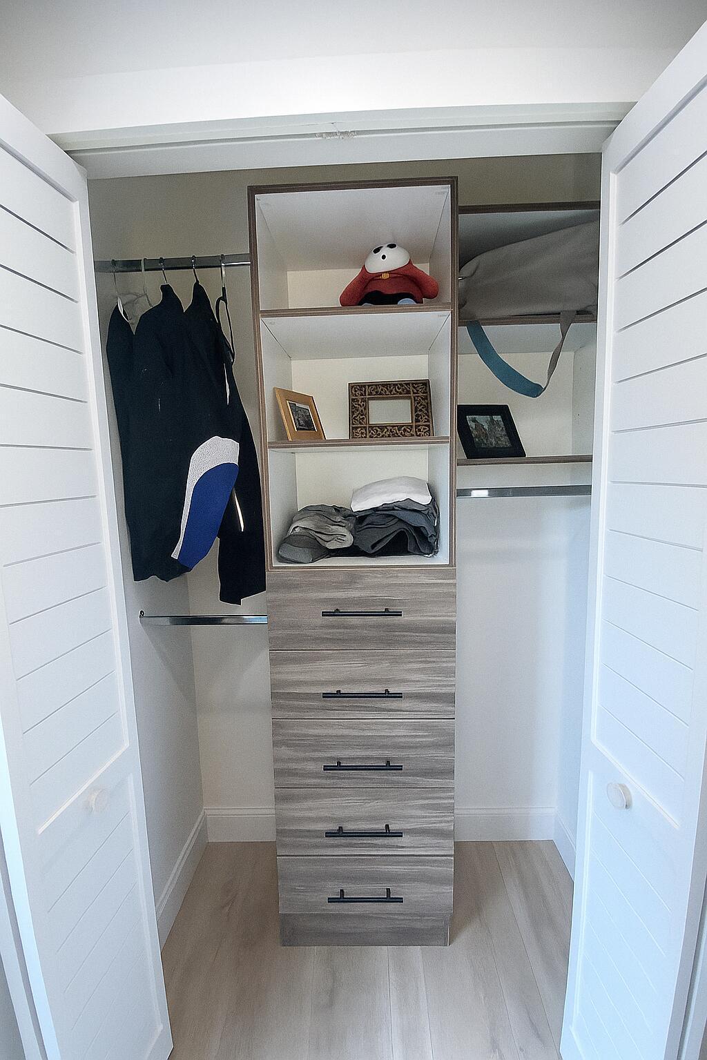 1853 Shower Tree Way Wellington, FL 33414 - Photo 42 of 51 20250903_1505_Armario Organizado Profesi