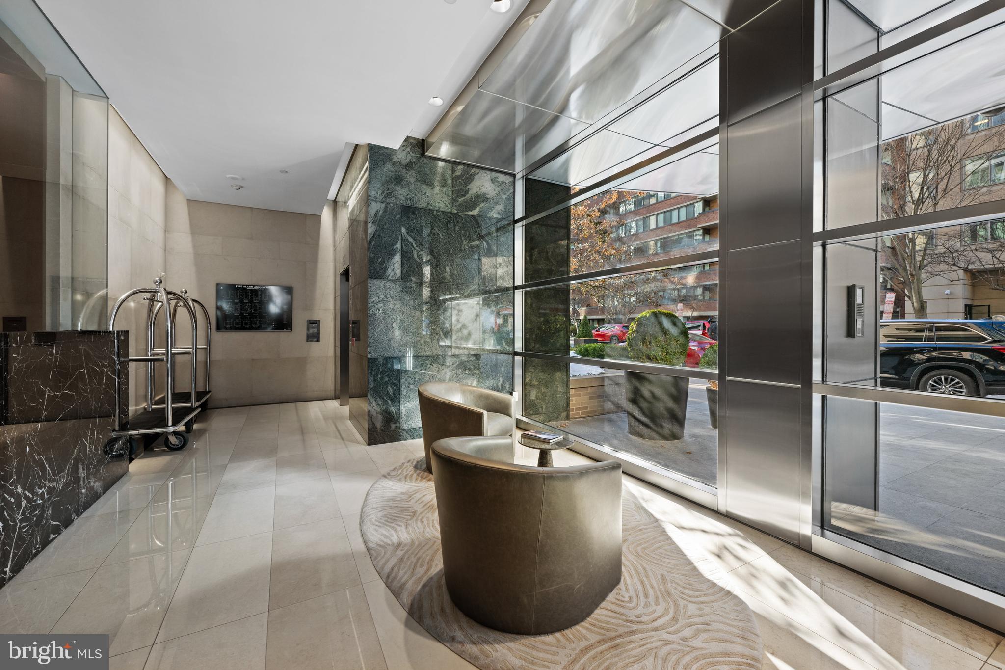 1155 23rd Street Northwest, Unit 6C Washington, DC 20037 - Photo 4 of 32 a view of a living room with a bathtub