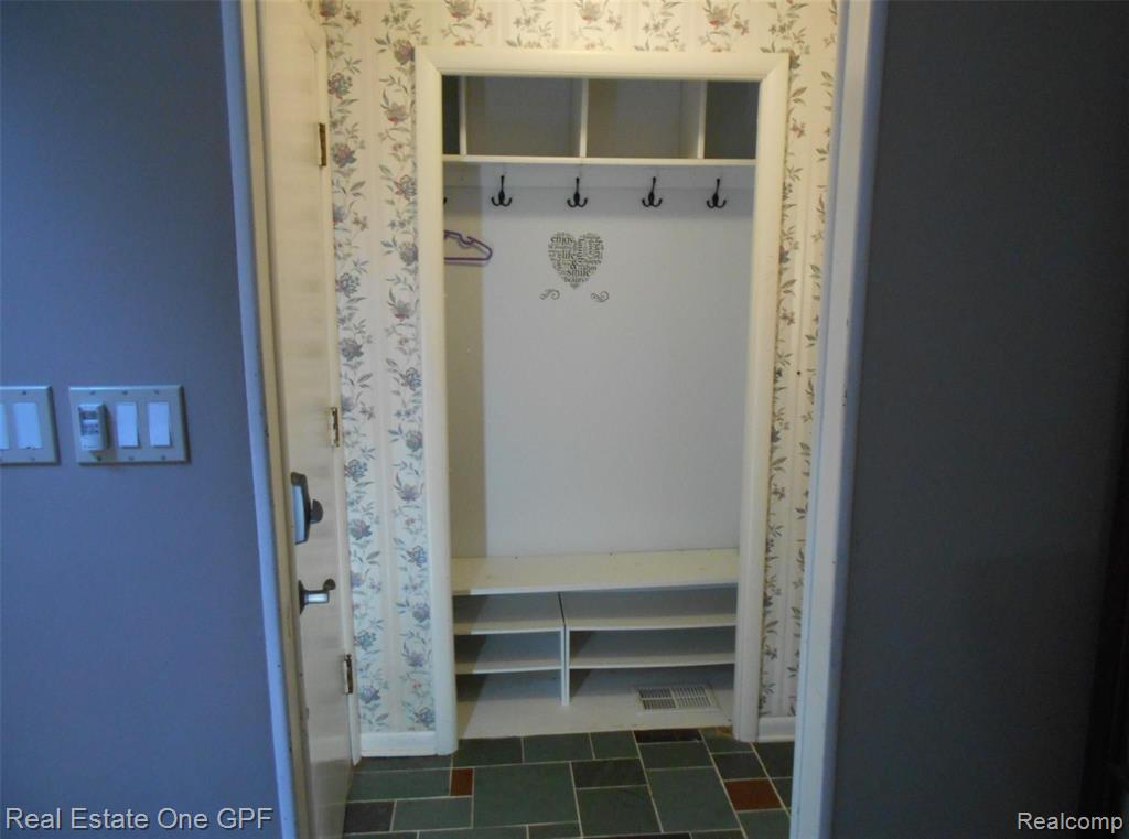 466 Touraine Road Grosse Pointe, MI 48236 - Photo 3 of 28