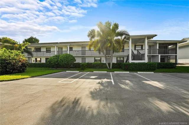 $225,000 | 1210 Southeast Parkview Place, Unit E9, Stuart, FL 34994
